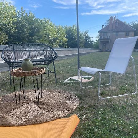 Jolie Cabane Avec Jacuzzi Pour Les Amoureux De La Nature Tullins Экстерьер фото