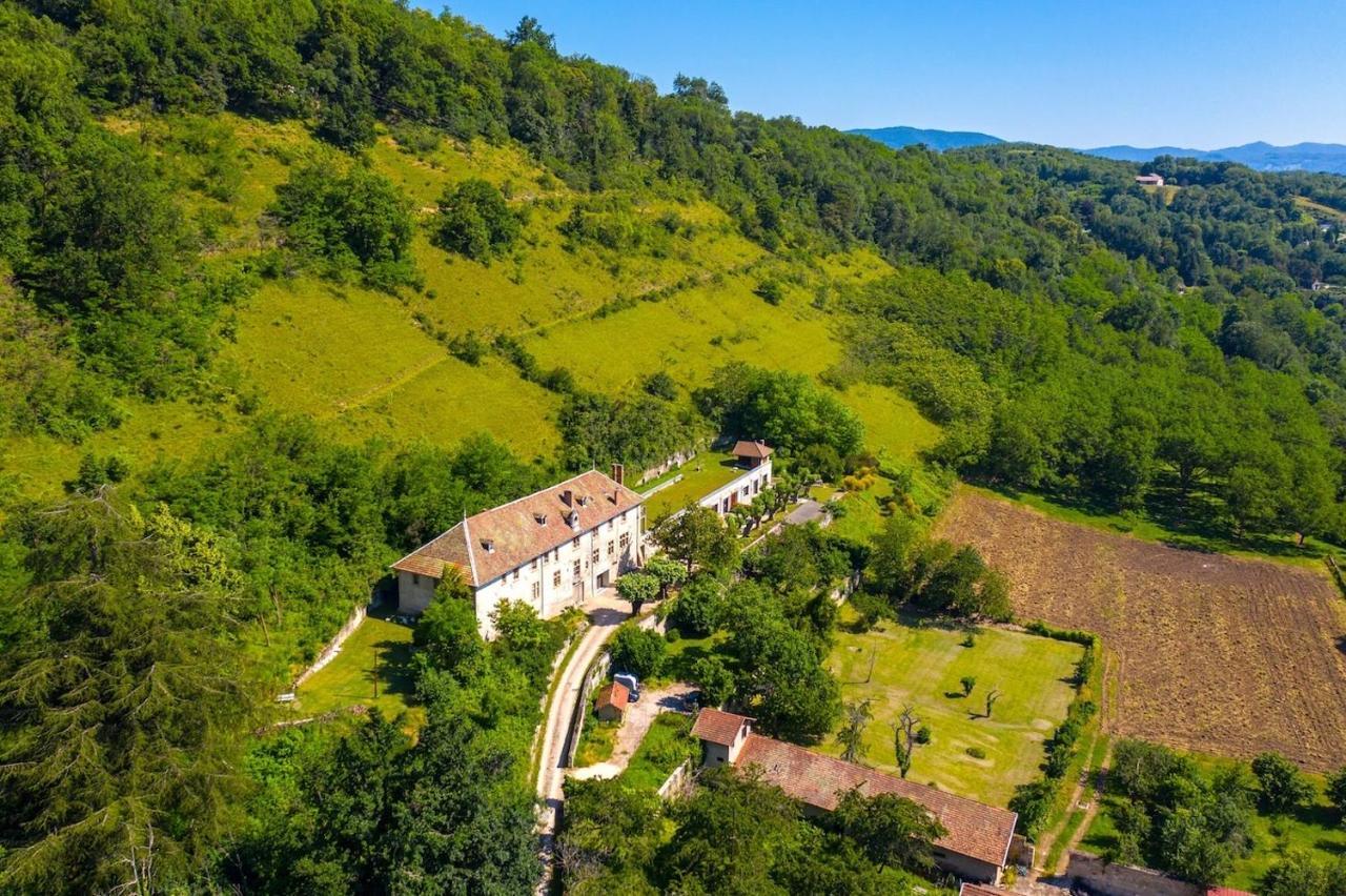 Jolie Cabane Avec Jacuzzi Pour Les Amoureux De La Nature Tullins Экстерьер фото