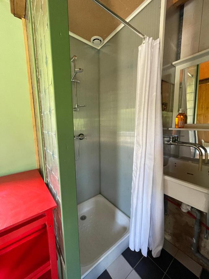 Jolie Cabane Avec Jacuzzi Pour Les Amoureux De La Nature Tullins Экстерьер фото