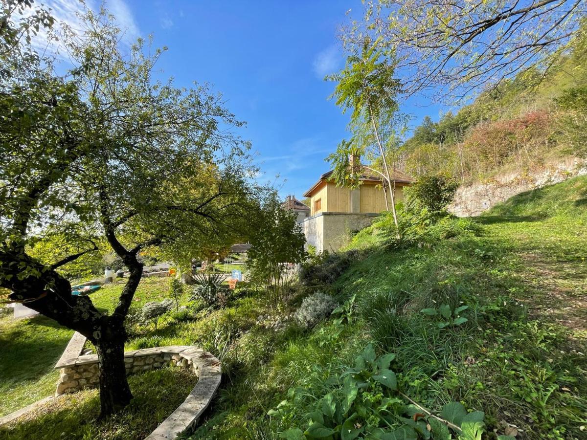 Jolie Cabane Avec Jacuzzi Pour Les Amoureux De La Nature Tullins Экстерьер фото