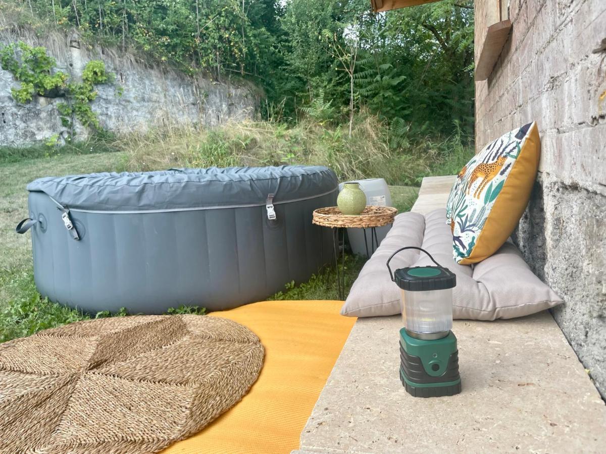 Jolie Cabane Avec Jacuzzi Pour Les Amoureux De La Nature Tullins Экстерьер фото
