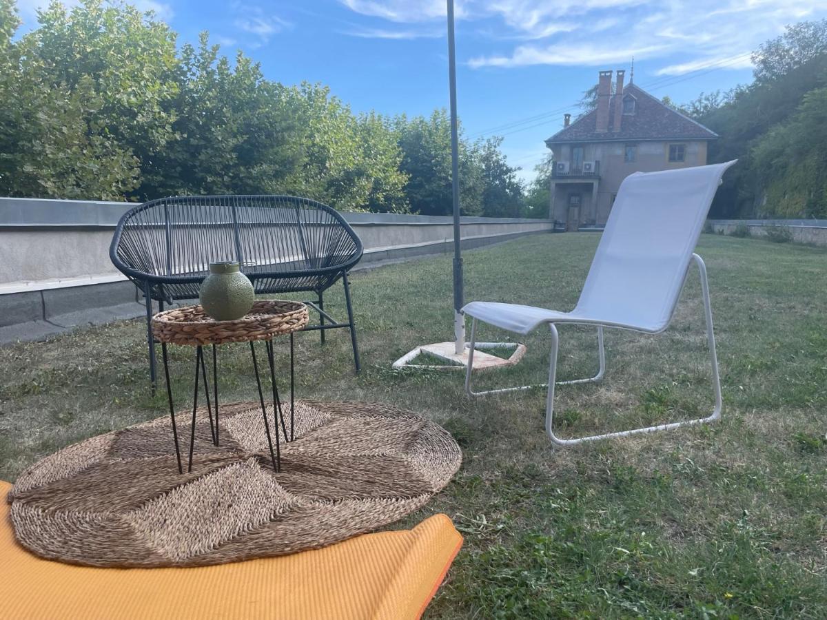 Jolie Cabane Avec Jacuzzi Pour Les Amoureux De La Nature Tullins Экстерьер фото